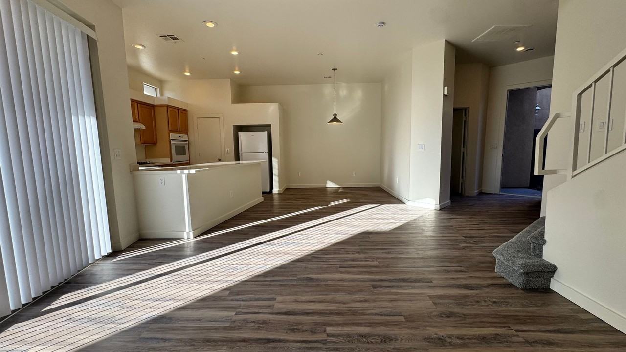 209 Toasted Almond Ave - Photo 5 of 16