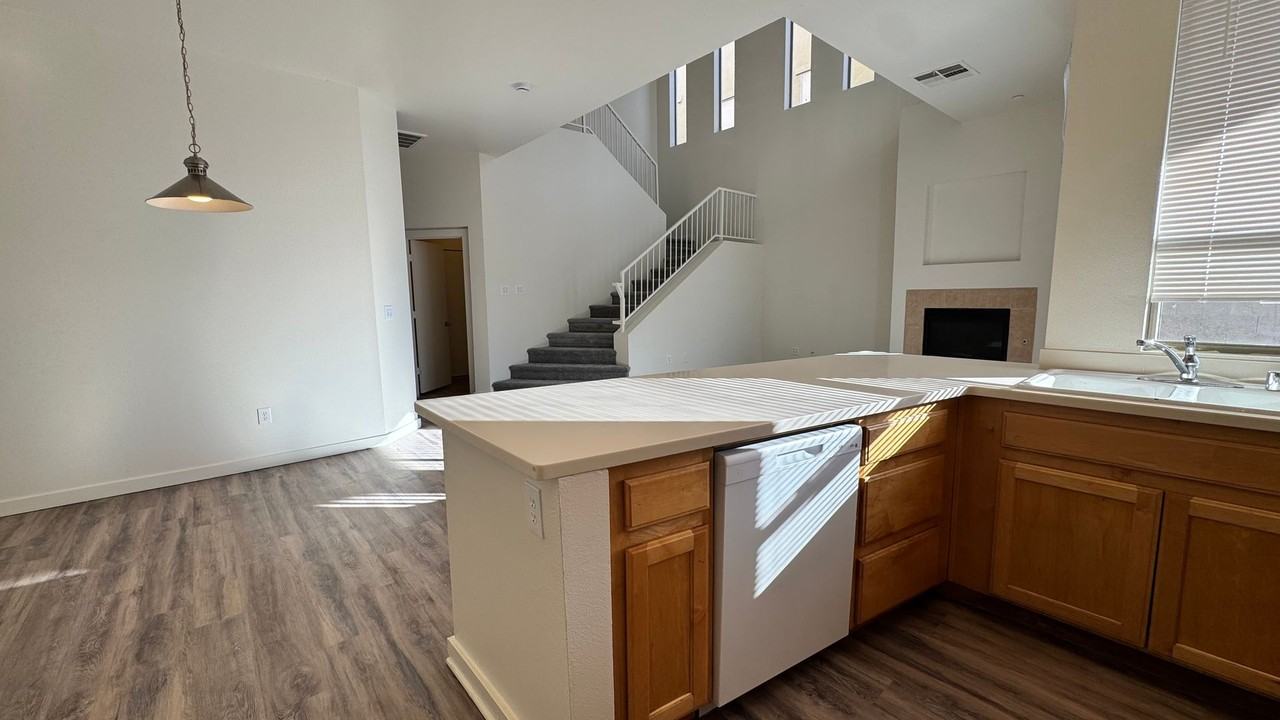 209 Toasted Almond Ave - Photo 6 of 16