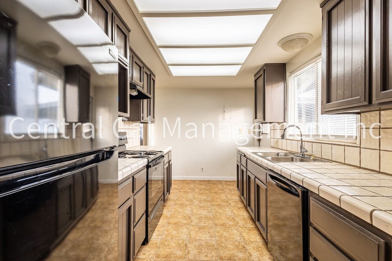 500 Arvin St - Photo 7 of 18