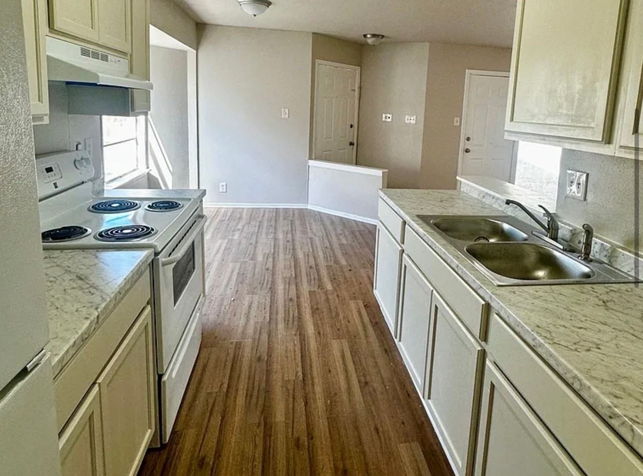 8432 Dixon Ridge Dr - Photo 4 of 10