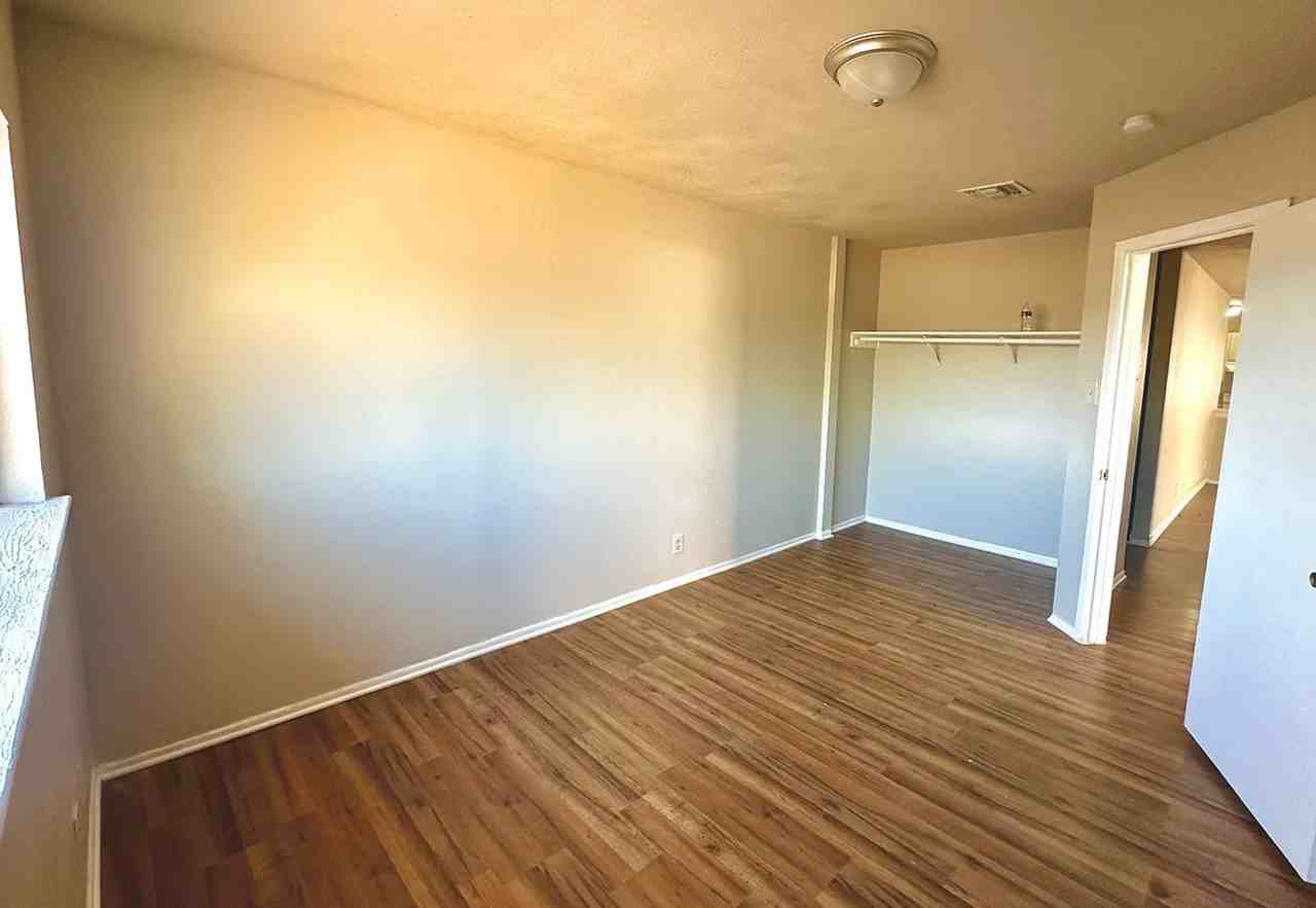 8432 Dixon Ridge Dr - Photo 7 of 10