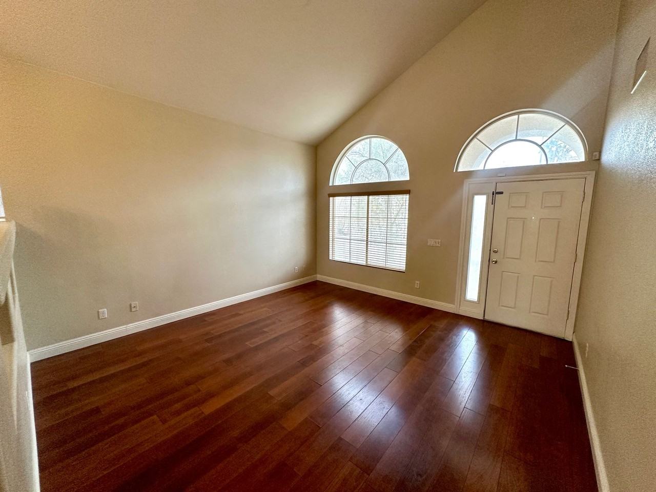 6747 Enchanted Cove Ct - Photo 4 of 38