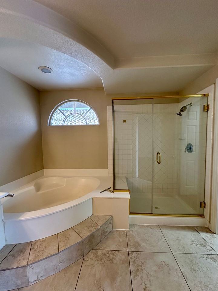 6747 Enchanted Cove Ct - Photo 7 of 38