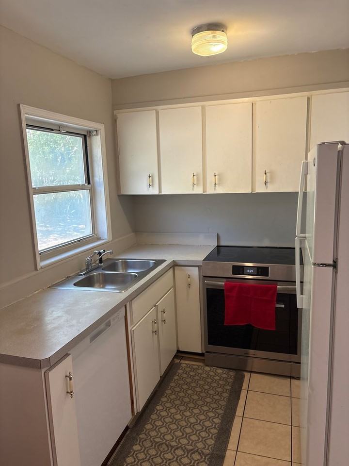 802 Huntington Pl - Photo 4 of 15