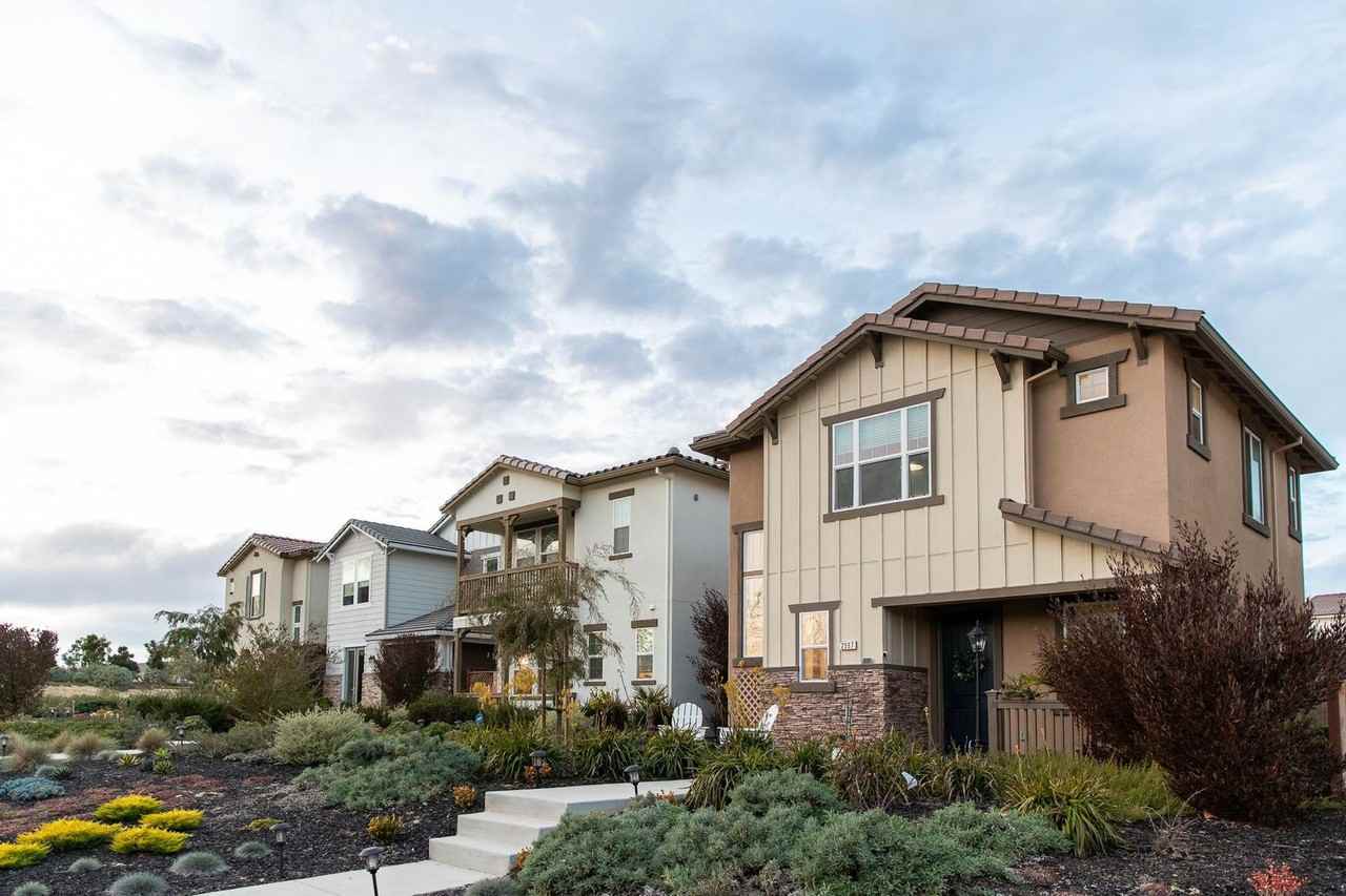 2997 Abrams Dr - Photo 3 of 26