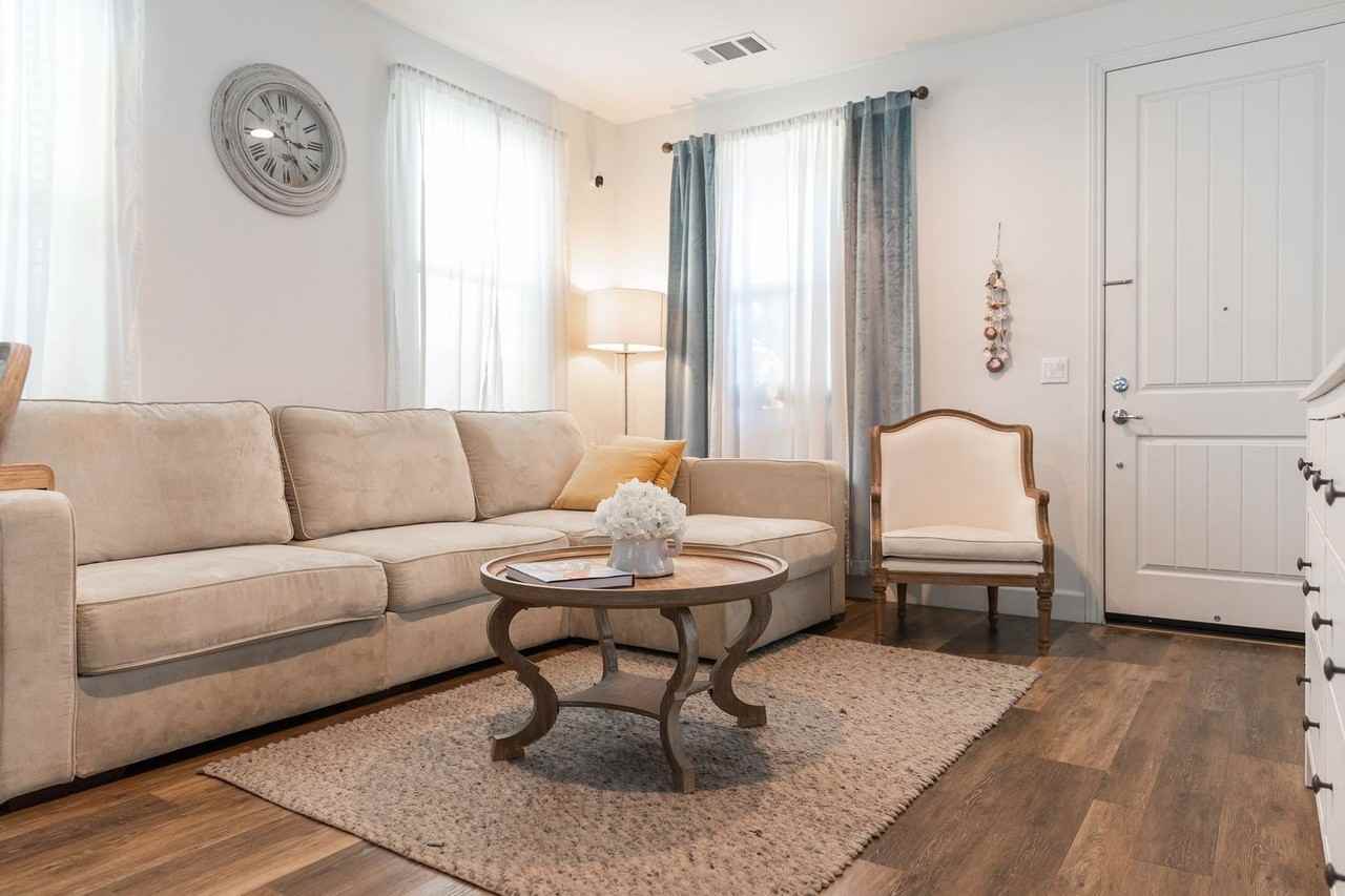 2997 Abrams Dr - Photo 4 of 26