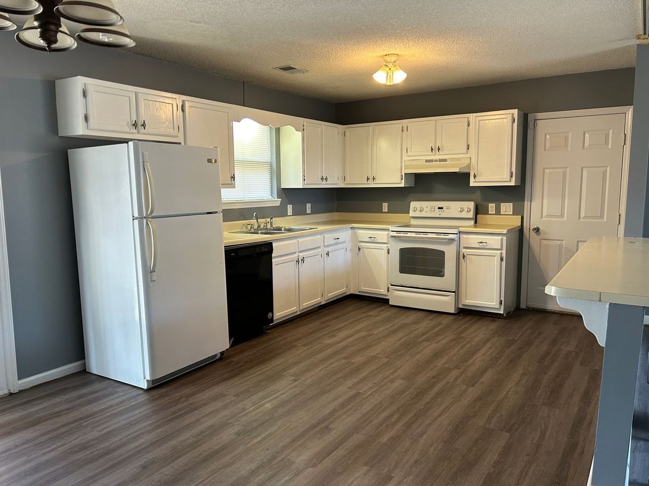 101 Wildwood Ct - Photo 2 of 10