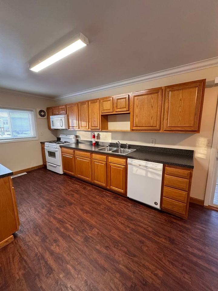 3962 Lake Rd - Photo 5 of 22