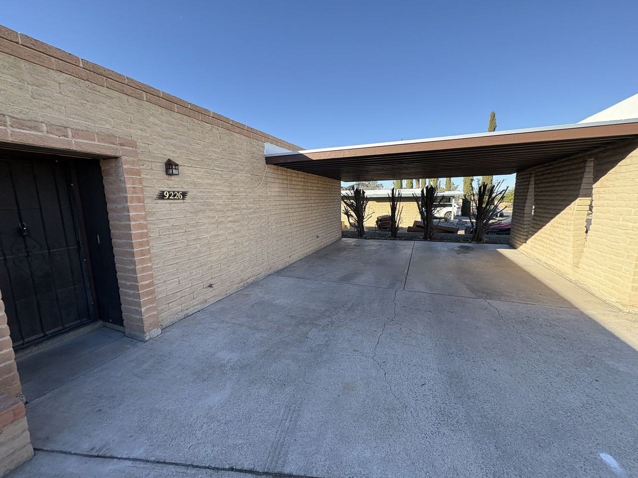 9226 E 26th St - Photo 2 of 32