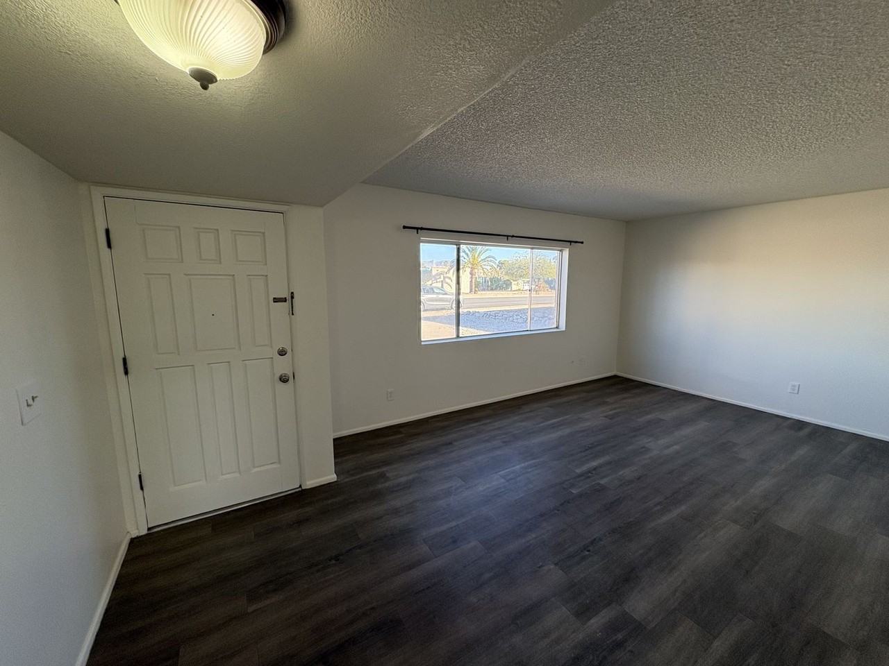 9226 E 26th St - Photo 3 of 32