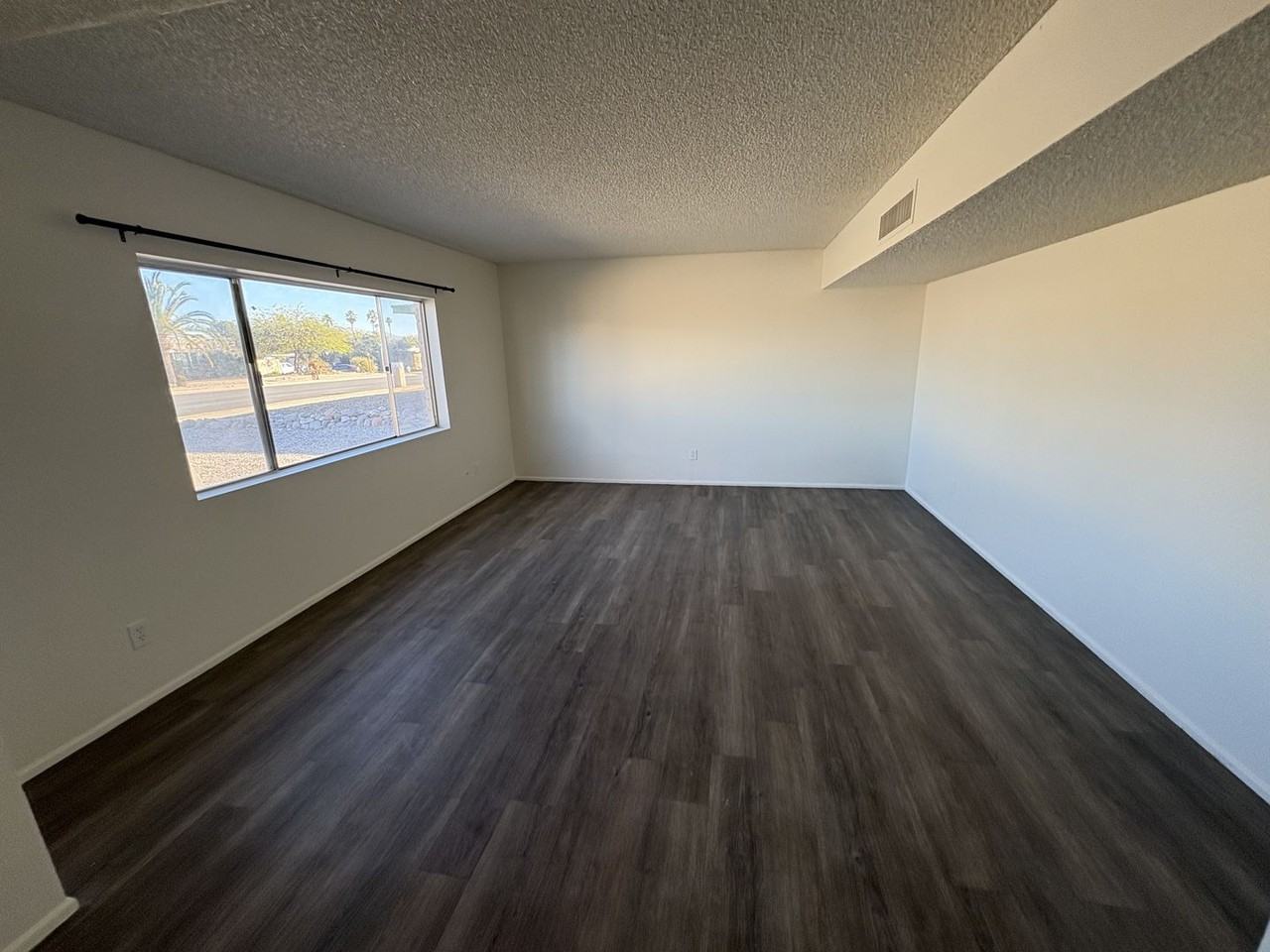 9226 E 26th St - Photo 4 of 32