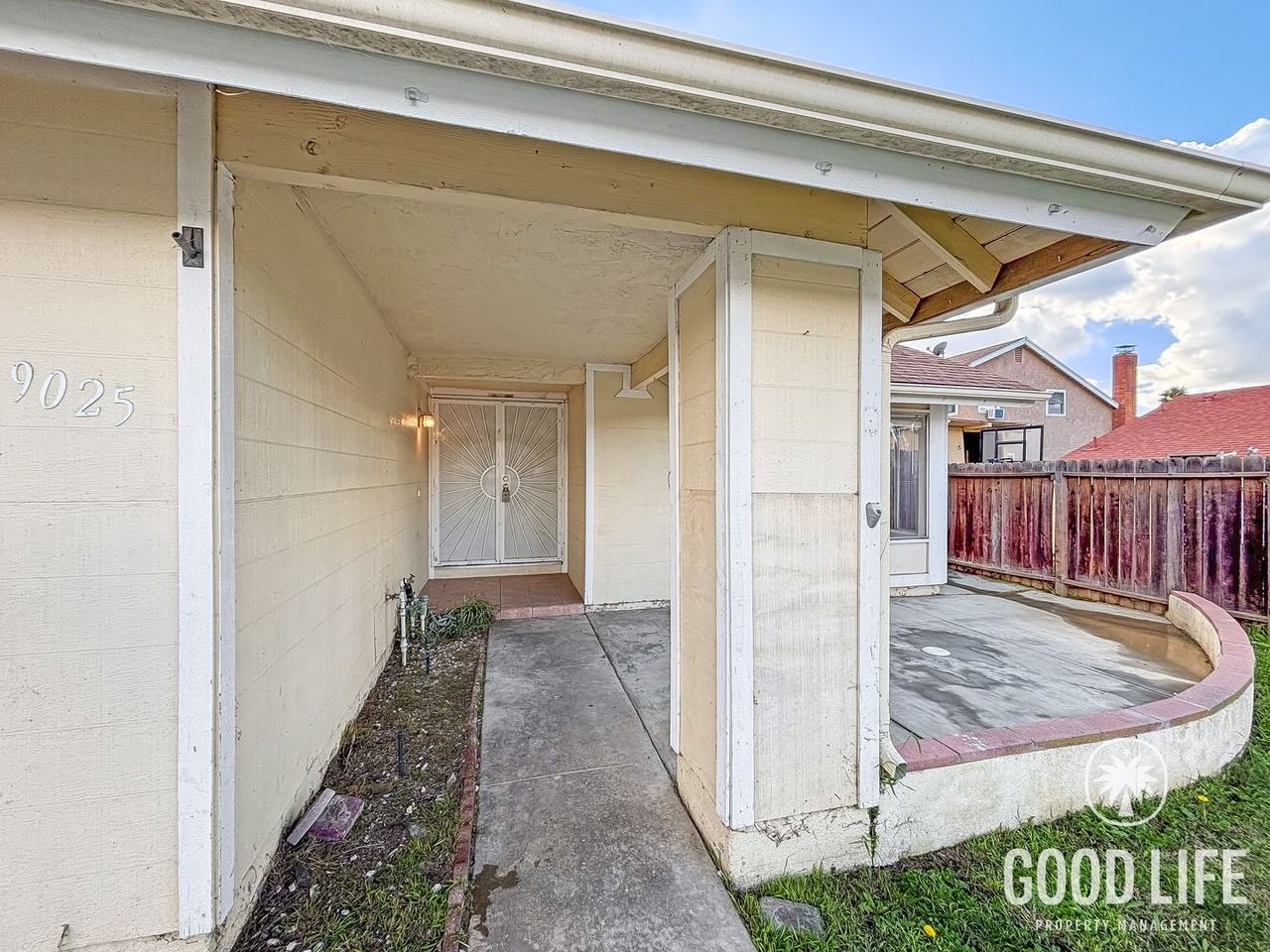 9025 Outinda St - Photo 4 of 33