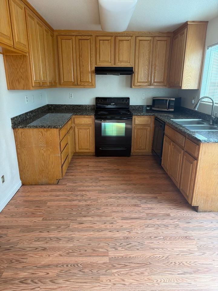 243 F St - Photo 4 of 15