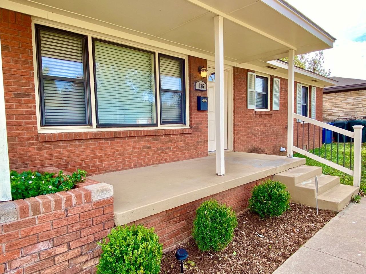 636 E Frolich Dr - Photo 2 of 16