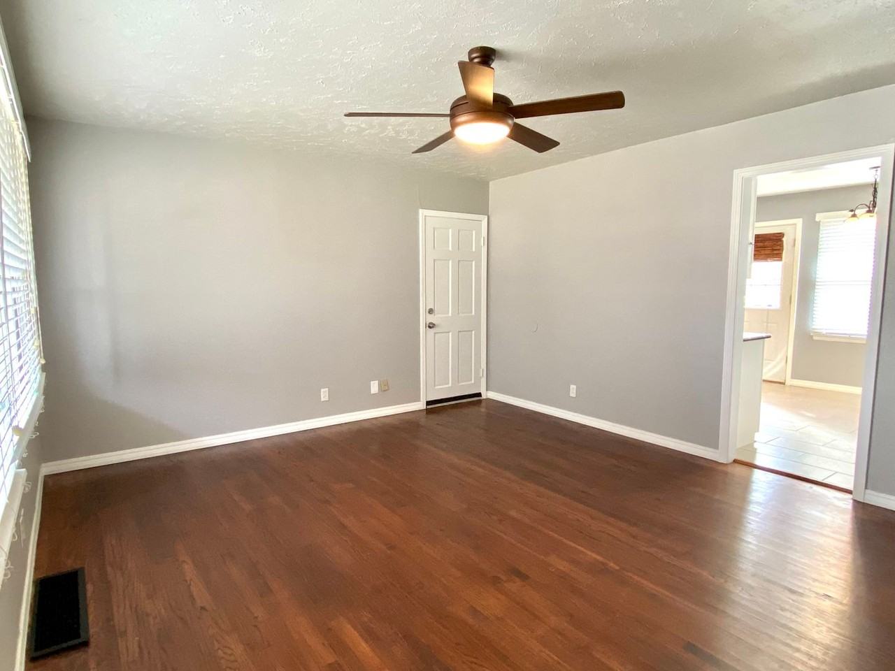 636 E Frolich Dr - Photo 4 of 16