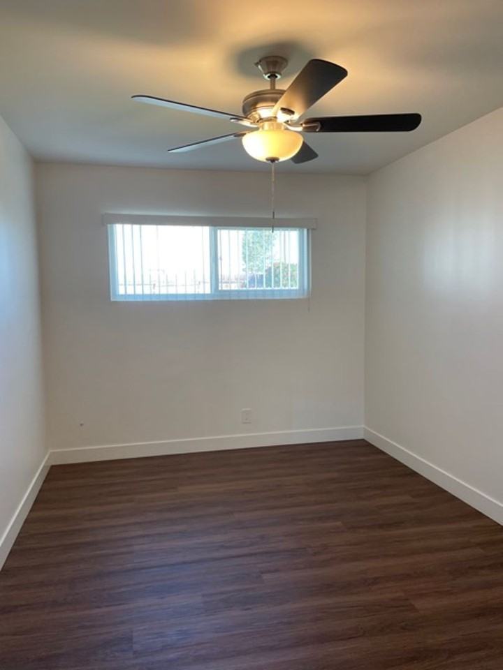 980 Ebony Ave - Photo 5 of 9