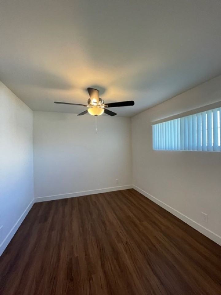 980 Ebony Ave - Photo 6 of 9