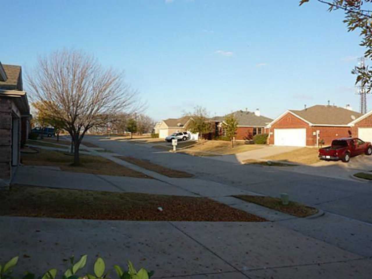 111 Waterford Dr - Photo 5 of 22