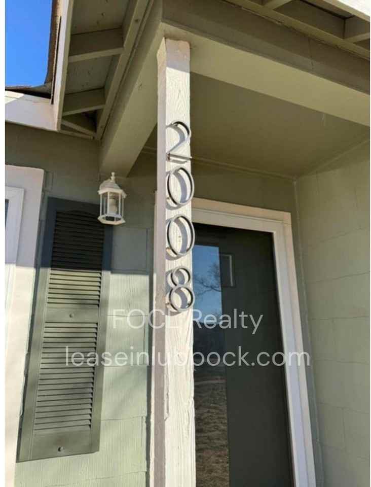 2008 36th St - Photo 3 of 11