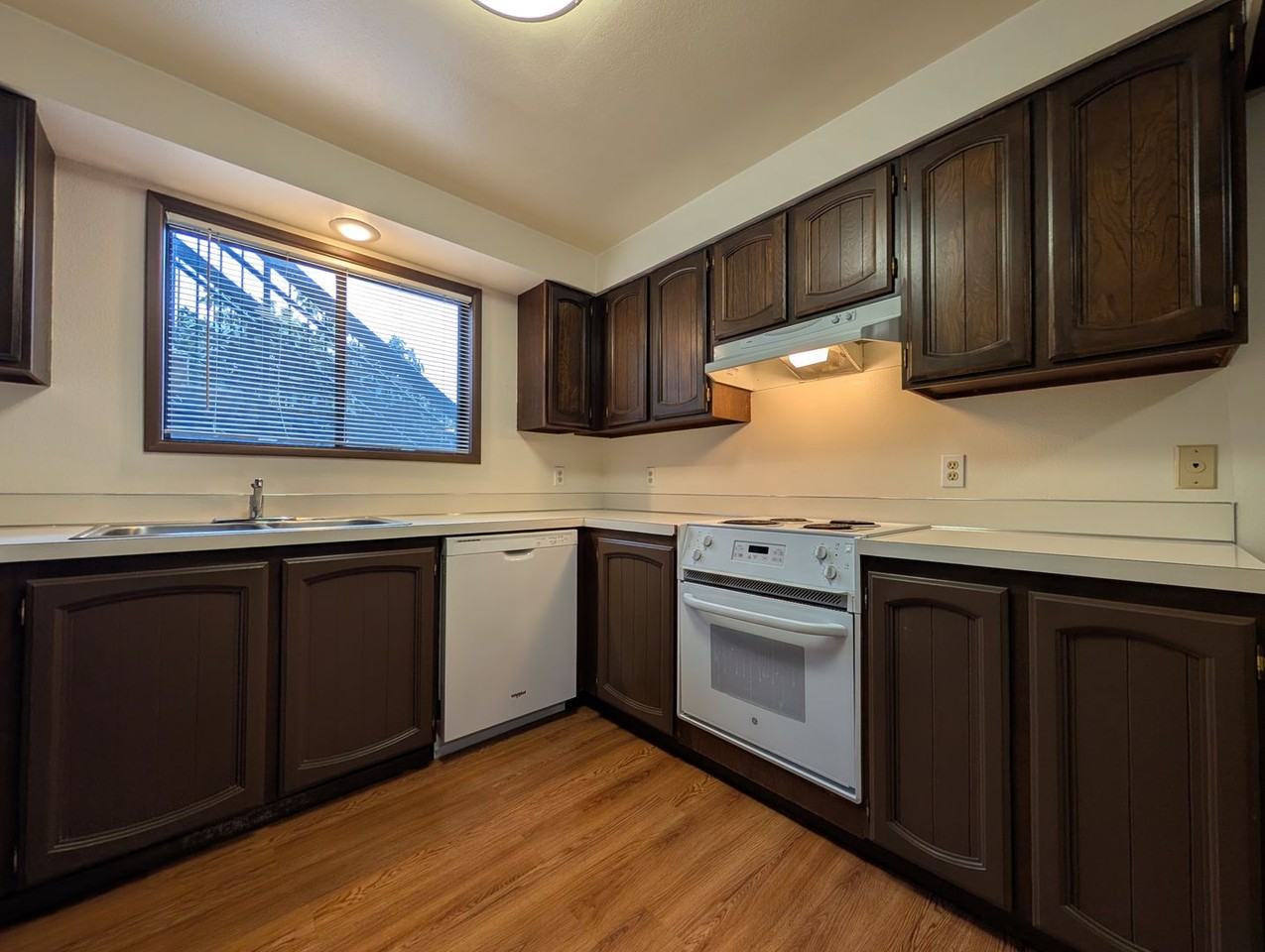 295 Country Club Rd - Photo 7 of 17