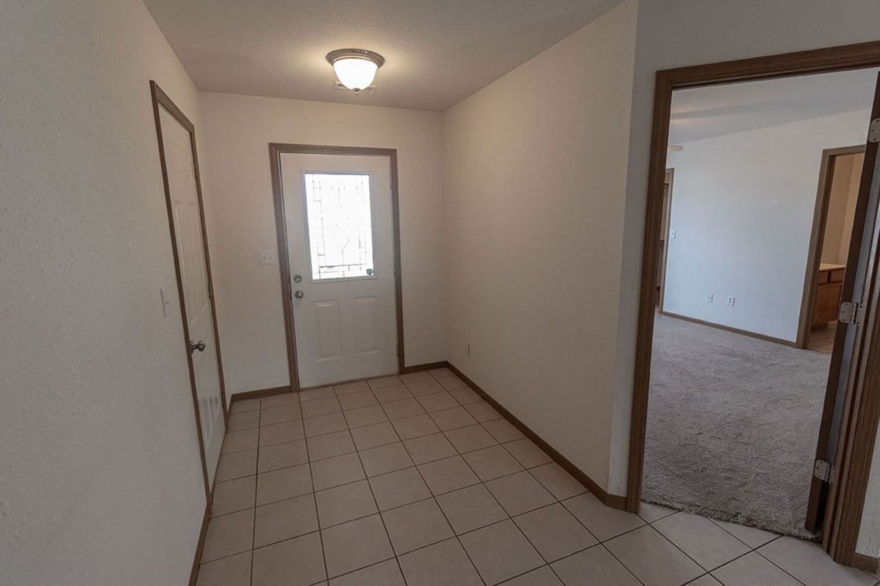 1610 Typhoon Dr - Photo 2 of 31