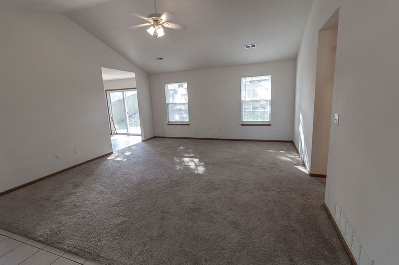 1610 Typhoon Dr - Photo 3 of 31