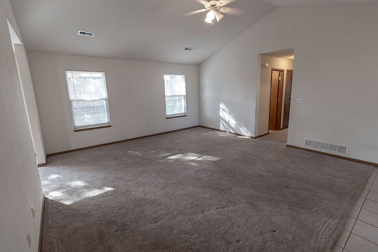 1610 Typhoon Dr - Photo 4 of 31