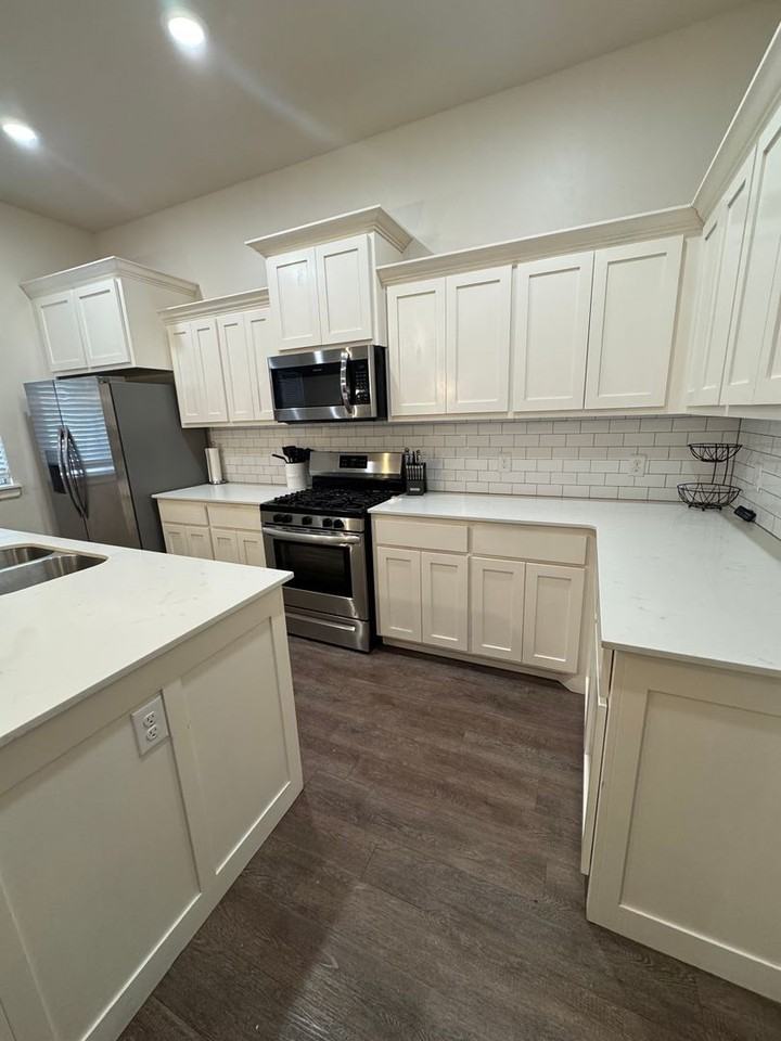 4518 Enclave Cir - Photo 6 of 36