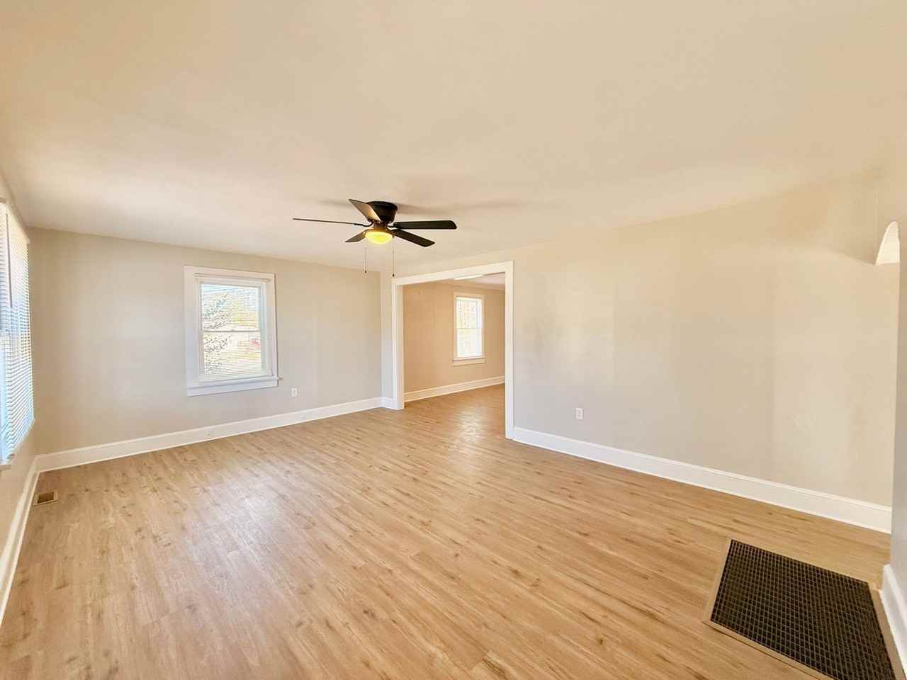 418 Shade St - Photo 3 of 17