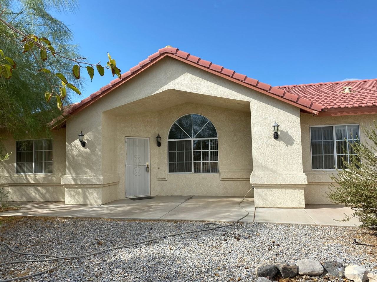 110 E Bluebird Ave - Photo 2 of 34