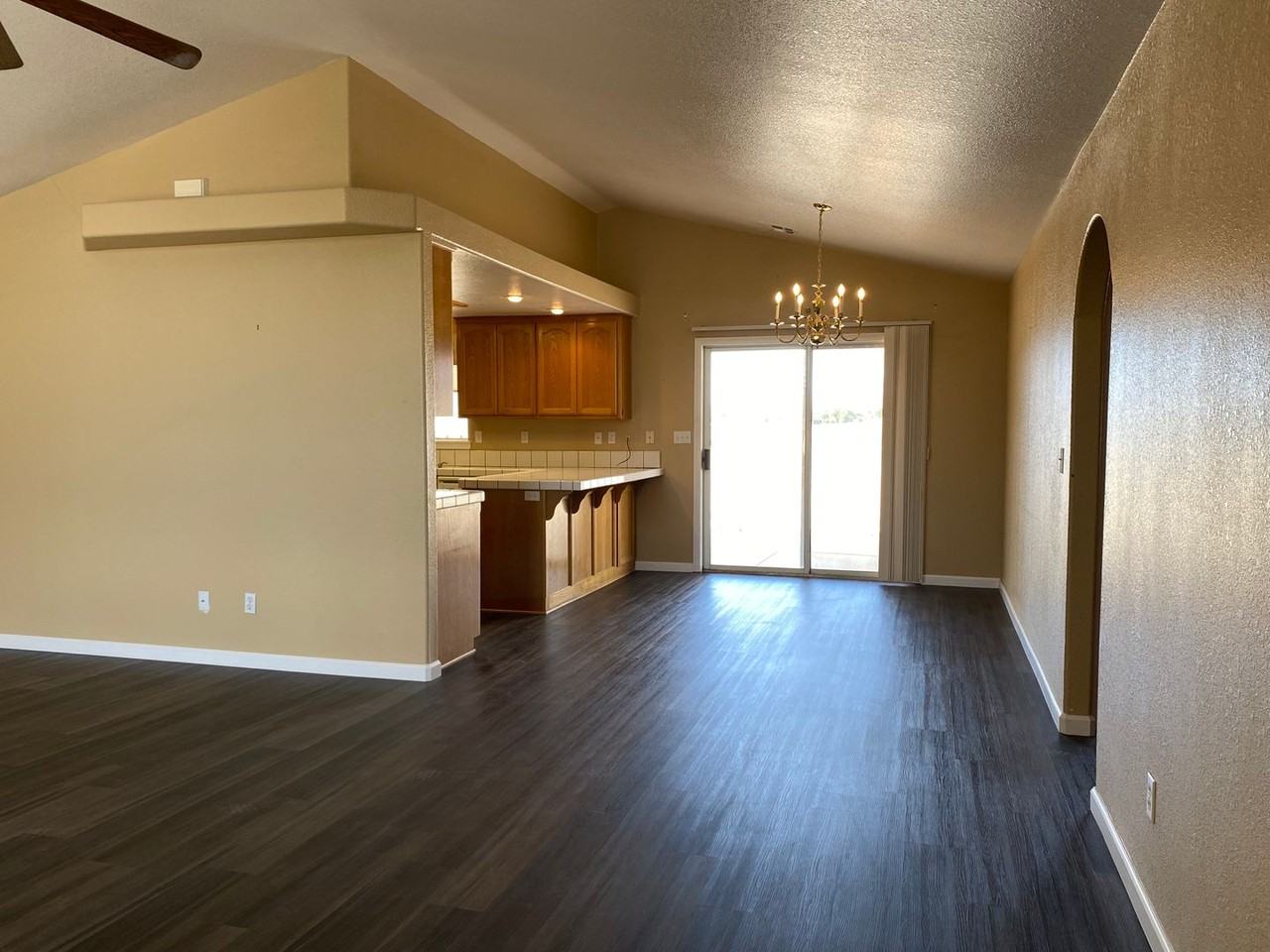 110 E Bluebird Ave - Photo 6 of 34