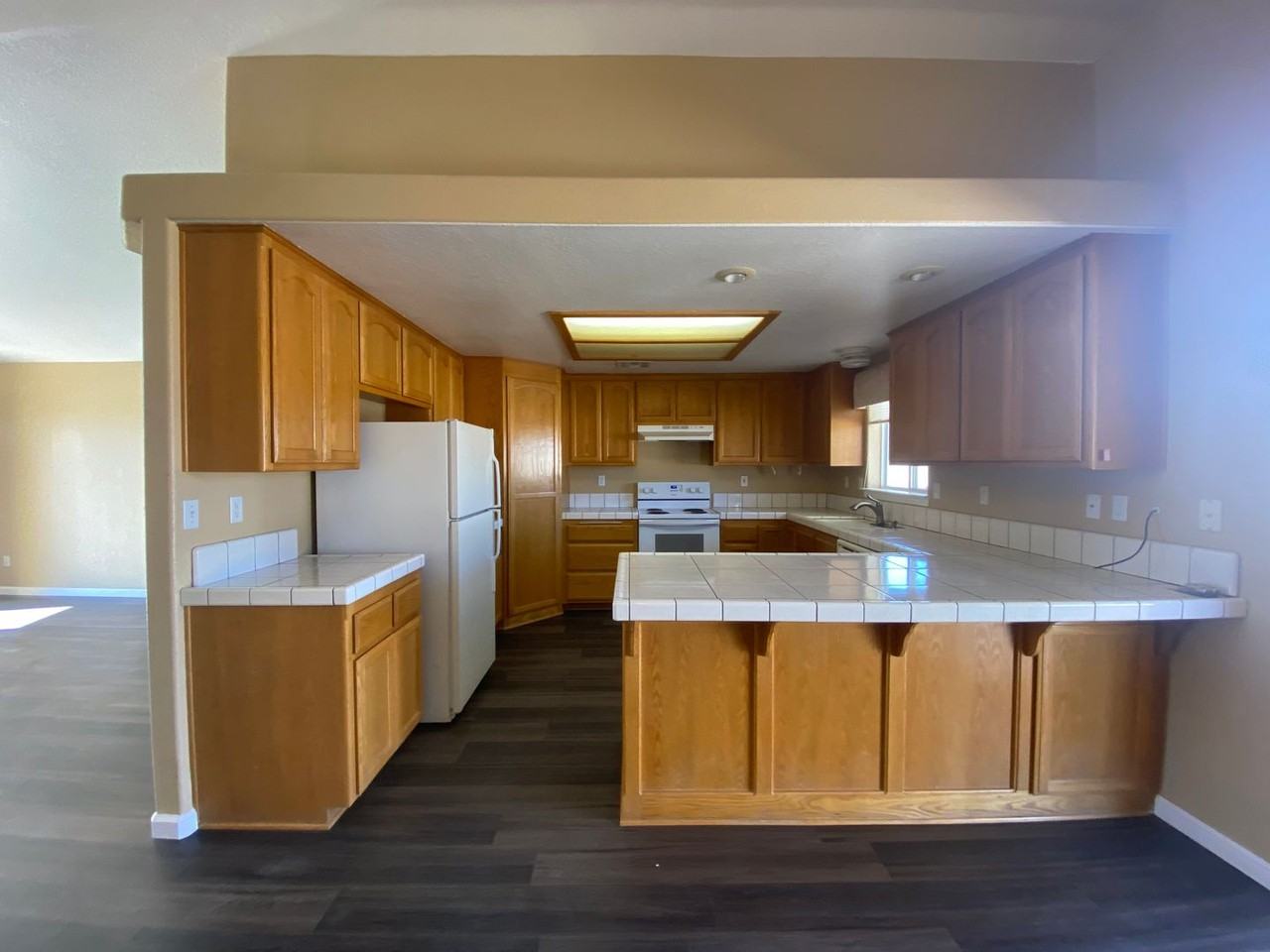 110 E Bluebird Ave - Photo 7 of 34