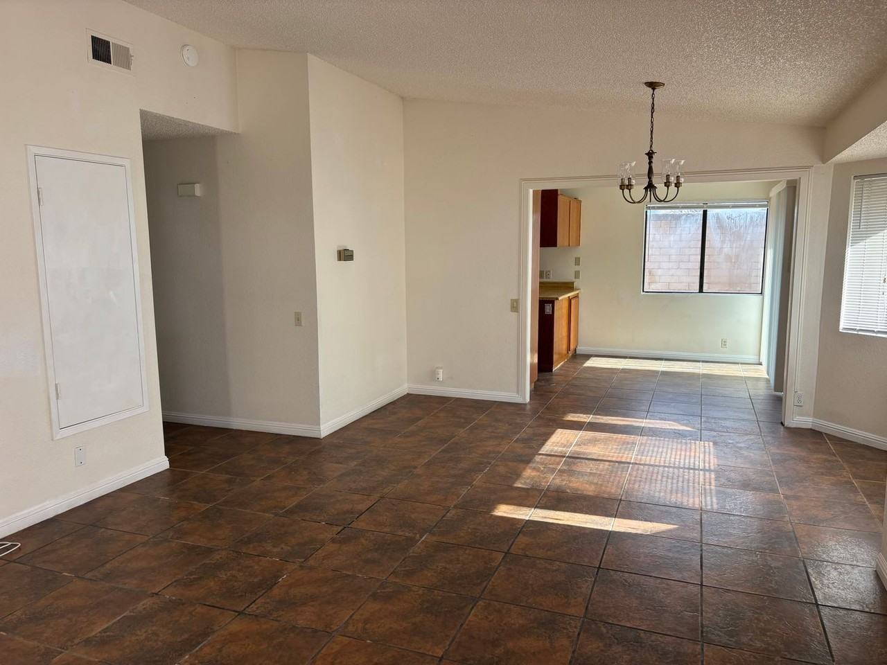 1912 N Western Ave - Photo 6 of 10