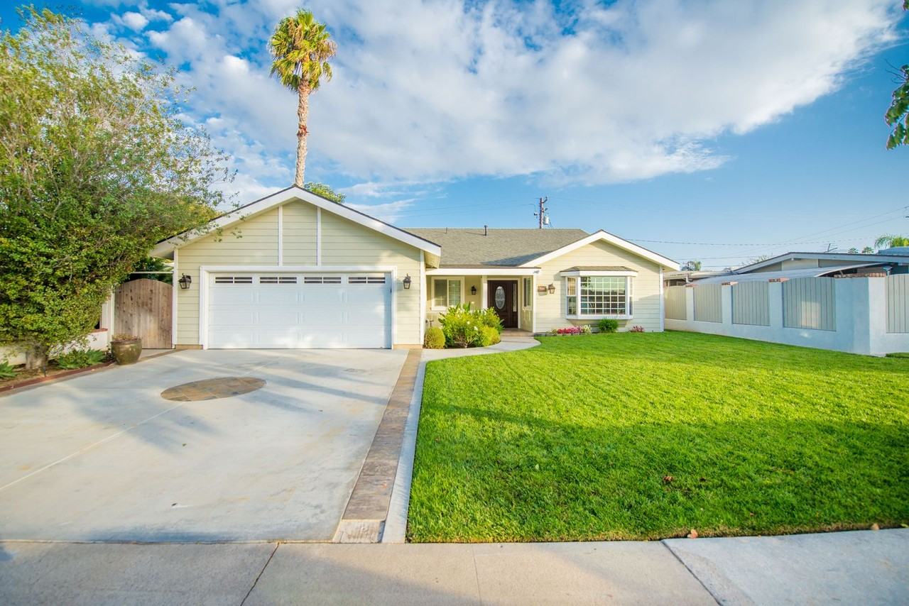 2386 Carlton Pl - Photo 3 of 42