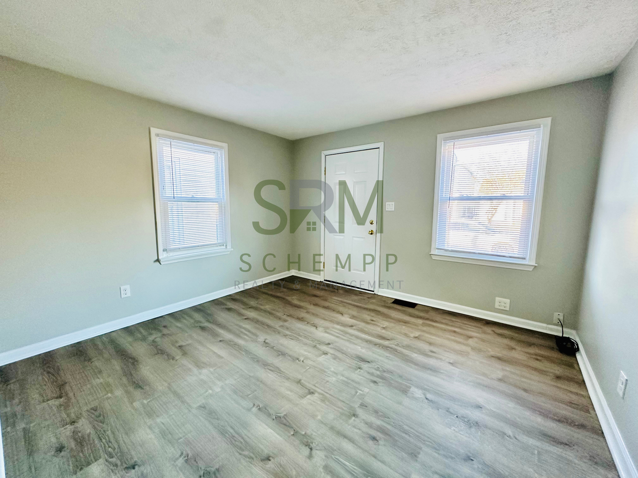 913 Euclid Ave - Photo 3 of 18