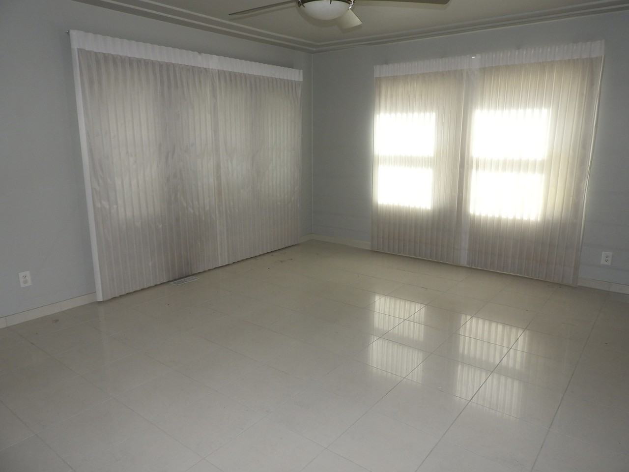 406 Reading St - Photo 4 of 29