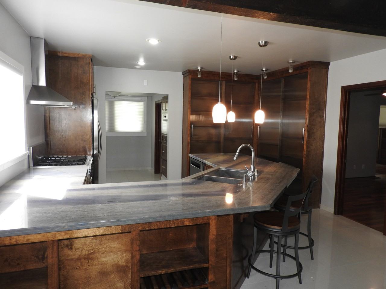 406 Reading St - Photo 6 of 29