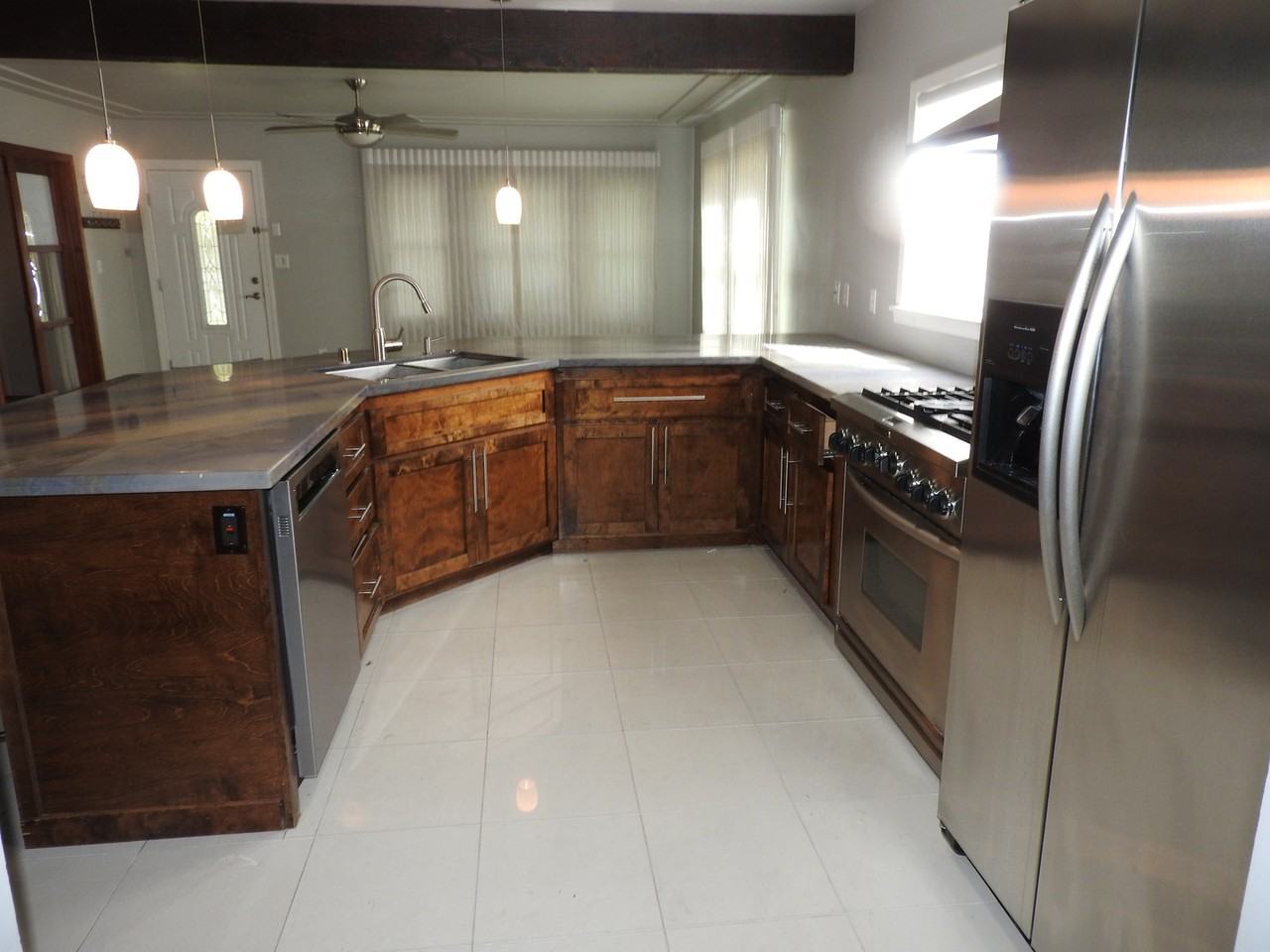 406 Reading St - Photo 7 of 29