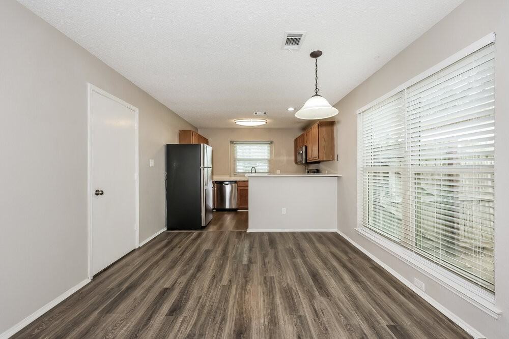 1121 Cardinal Oaks Dr - Photo 6 of 16