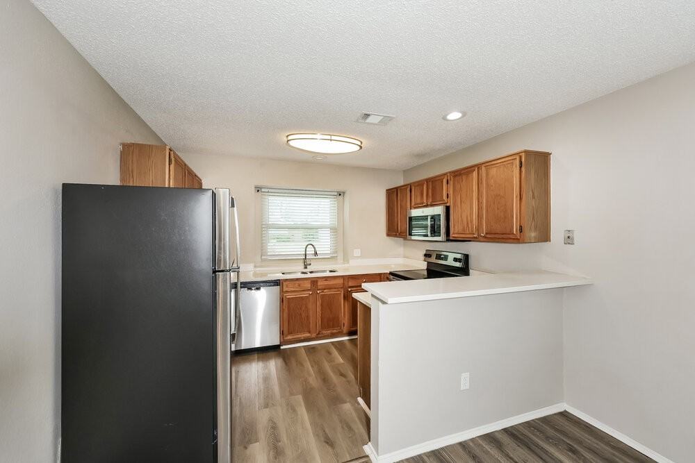 1121 Cardinal Oaks Dr - Photo 7 of 16