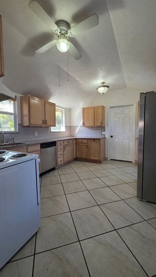 660 Madison Ave - Photo 4 of 13