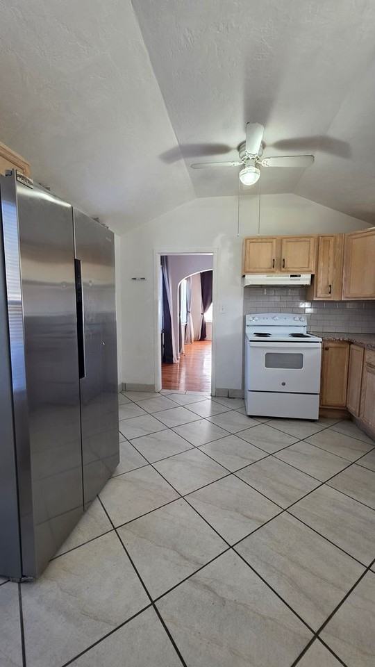 660 Madison Ave - Photo 5 of 13