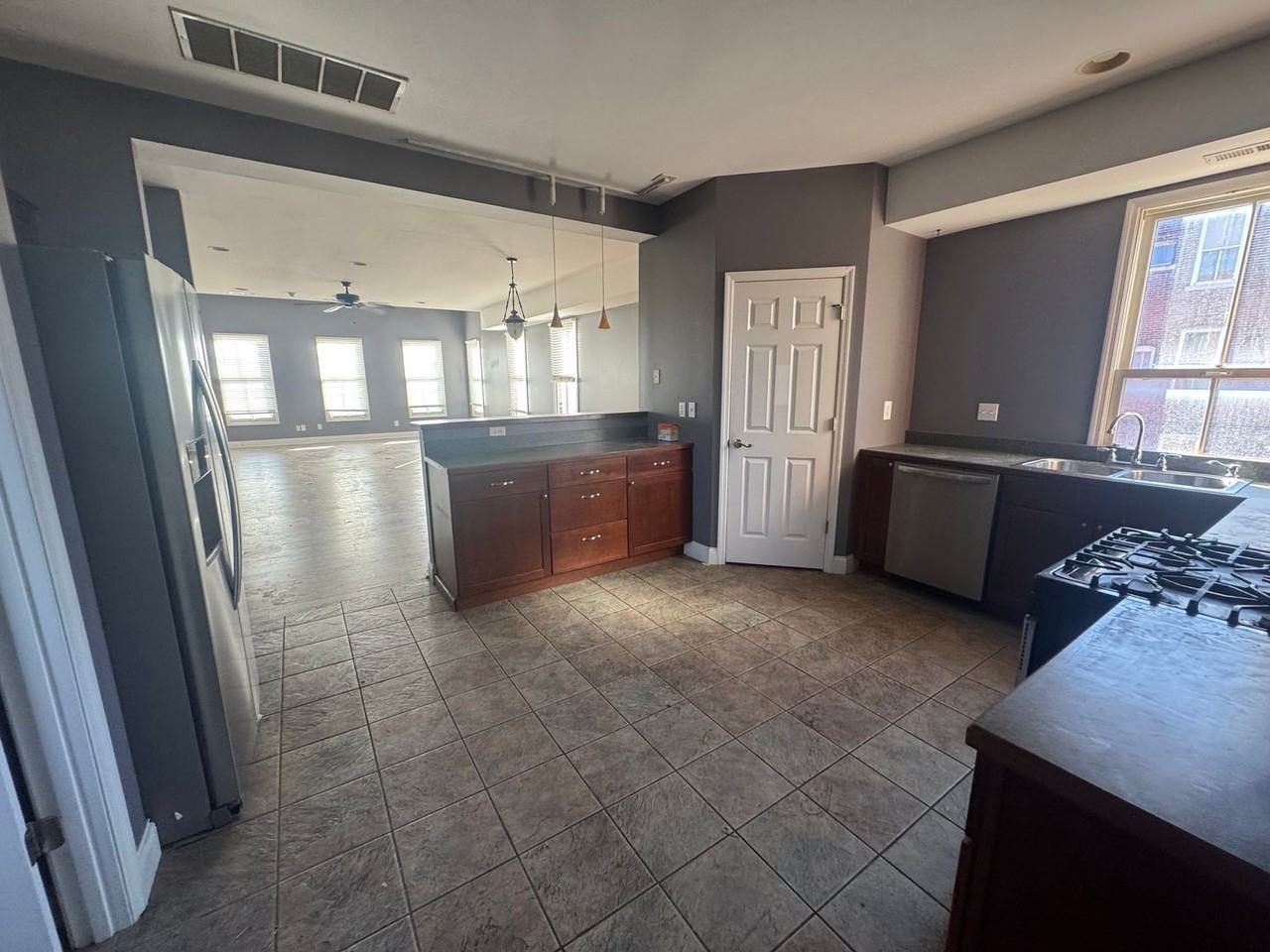 1627 S 9th St - Photo 5 of 13