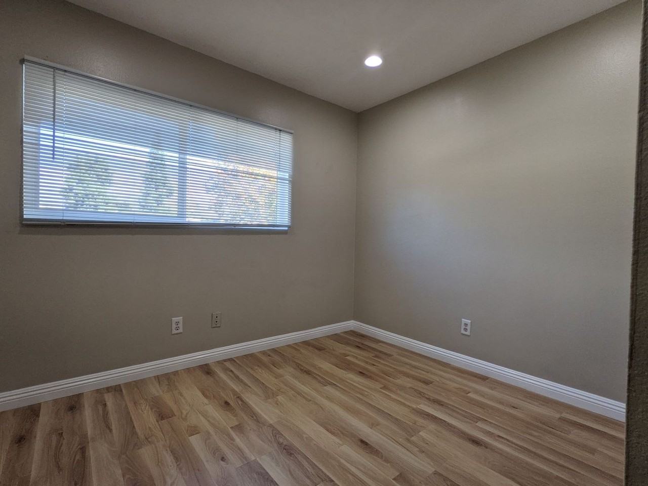 671 S College Ave - Photo 3 of 33