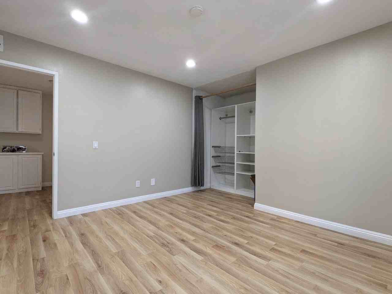 671 S College Ave - Photo 4 of 33