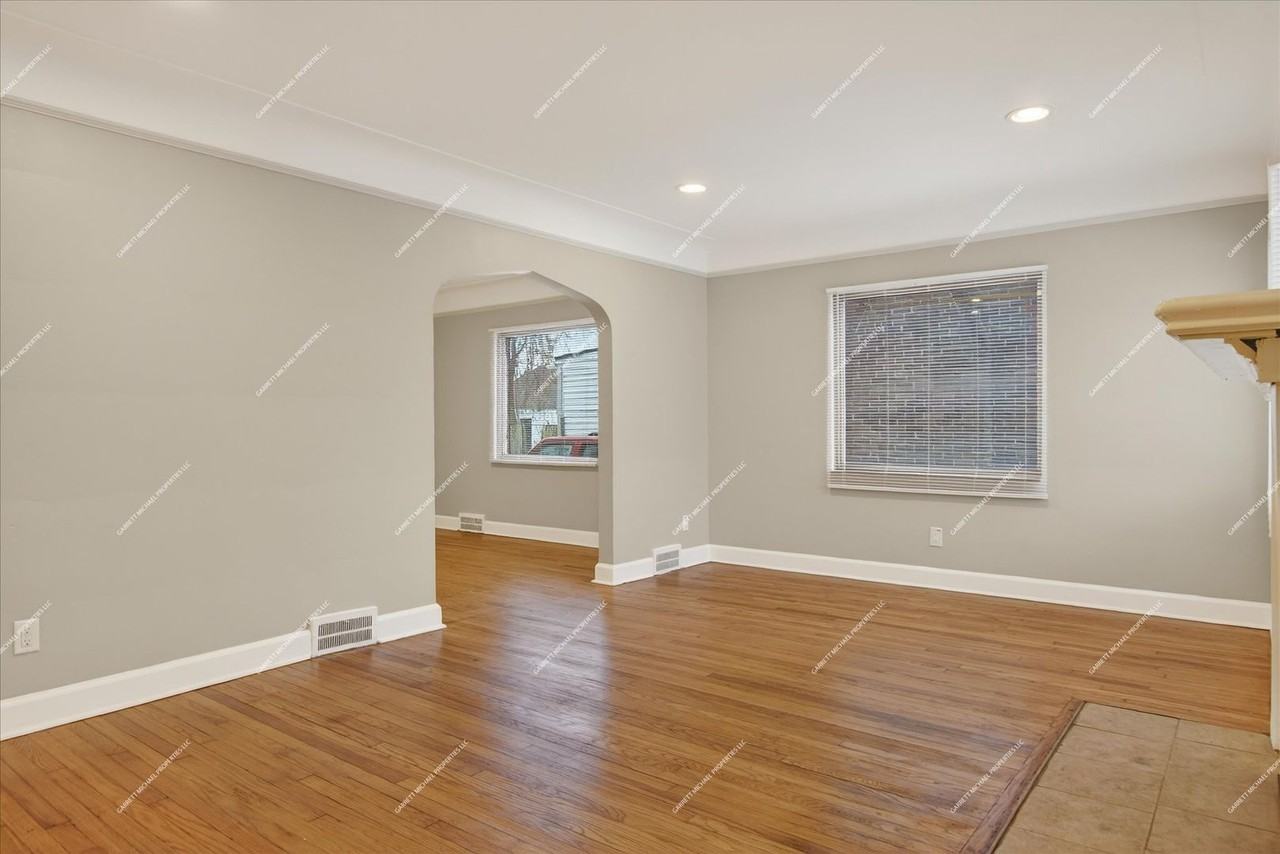 18701 Coyle St - Photo 4 of 25