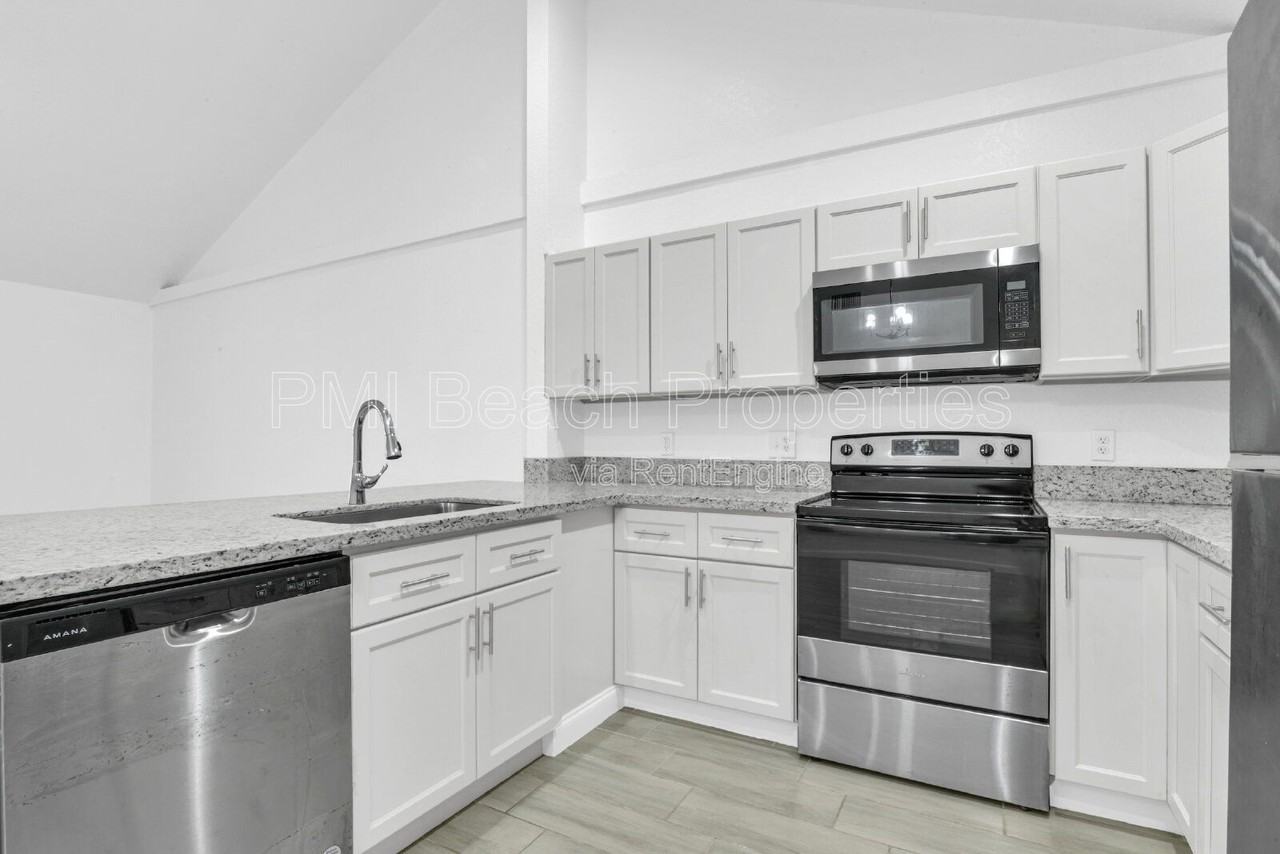 13737 Yarmouth Dr - Photo 4 of 42