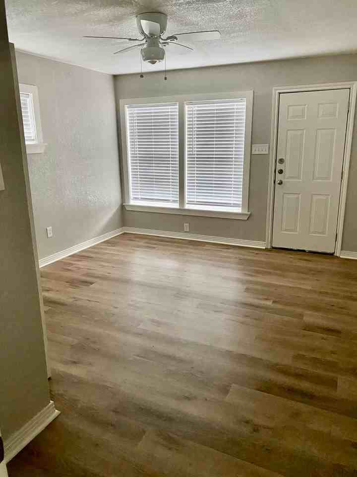 4624 Erath St - Photo 2 of 8