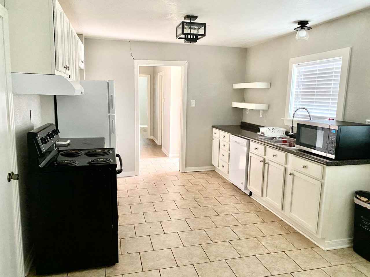 4624 Erath St - Photo 4 of 8