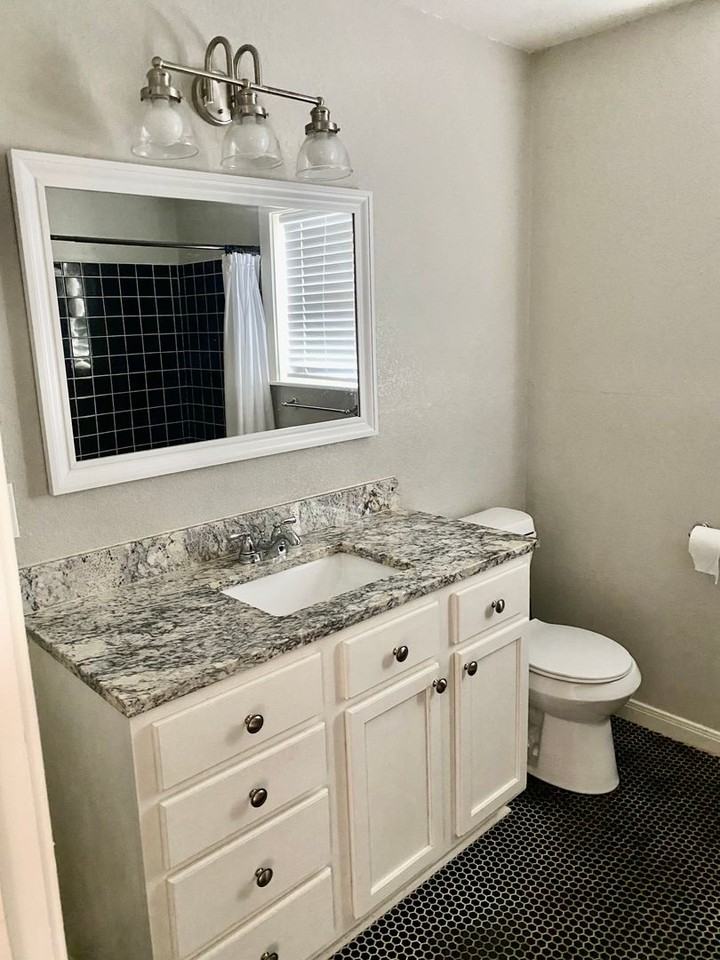 4624 Erath St - Photo 6 of 8